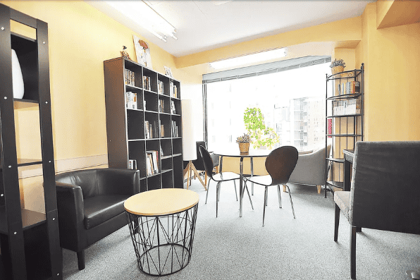 A cozy room with sofas and bookshelves